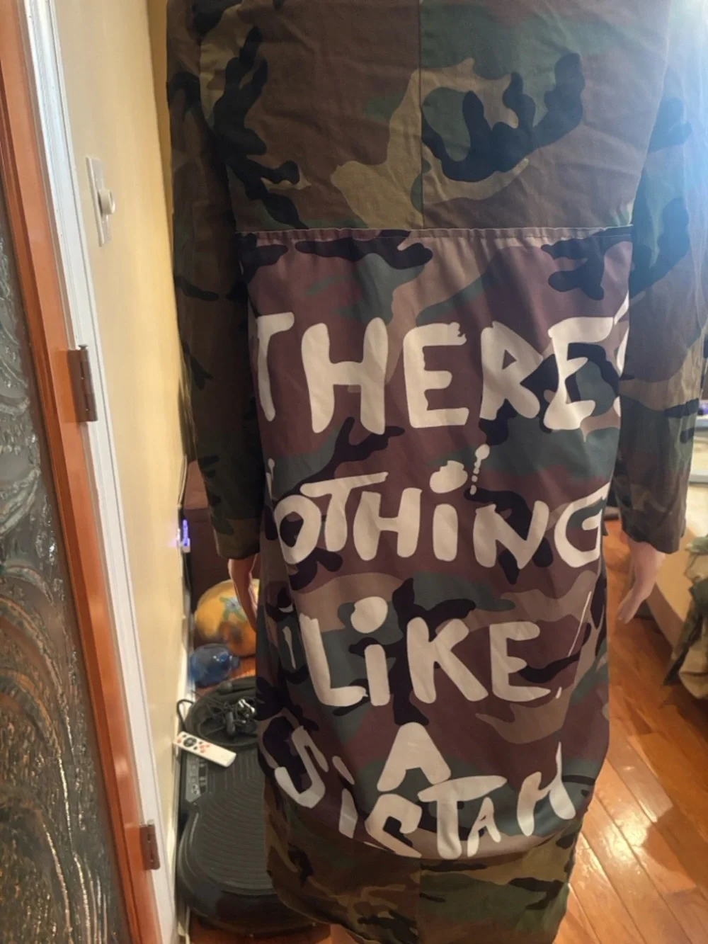 Camo Women's Camouflage Long Blazer Jacket with Graphic Pockets - Picture 8 of 8